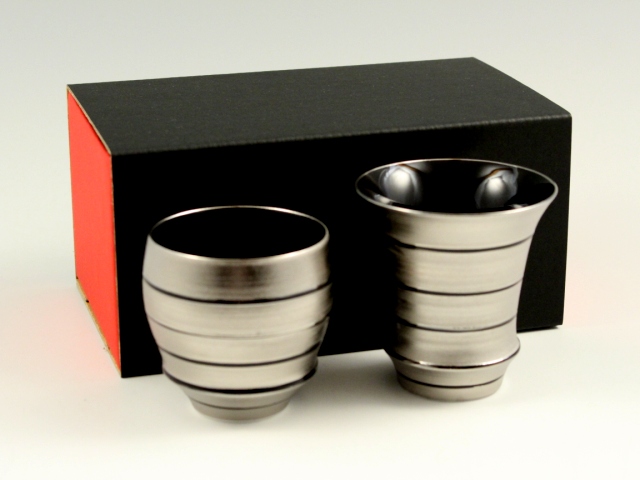 有田焼 匠の蔵シリーズの中から厳選！ 銀独楽 ペア(丸・反)SAKE GLASS